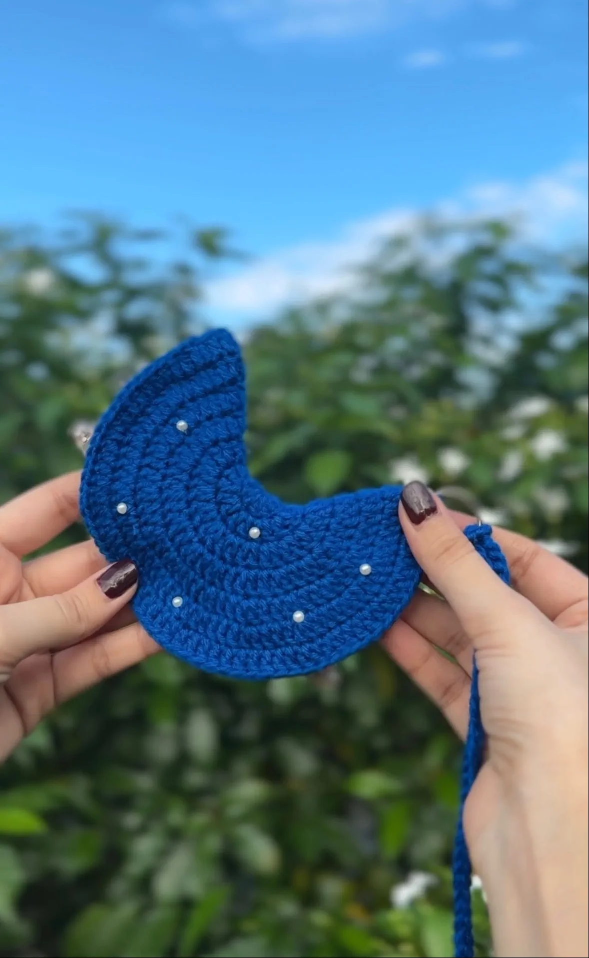 Porta-óculos Em Formato De Lua Crescente Com Alça